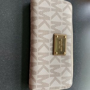 Michael Kors zipper wallet